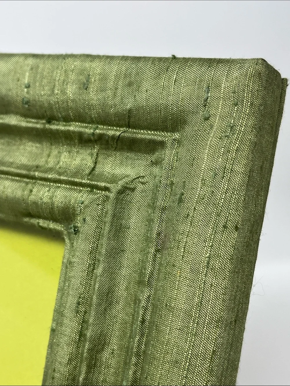 100% SILK HANDCRAFTED 4x6 PICTURE FRAME PASSPORT COLLECTION GREEN SILK